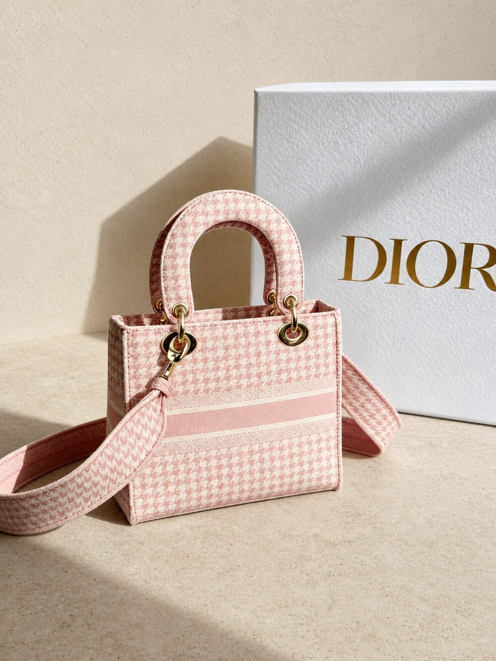 Dior Houndstooth Embroidered Canvas Carryall in Pink and White - Picture 3 of 4